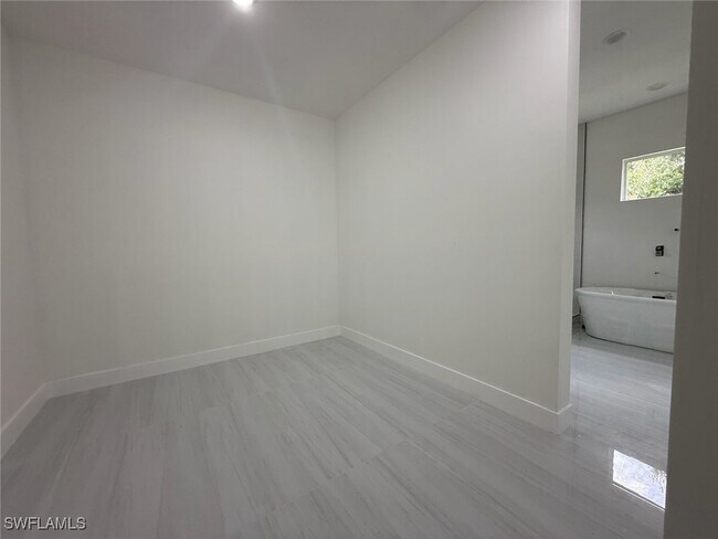 Building Photo - 1549 NW 26th Pl