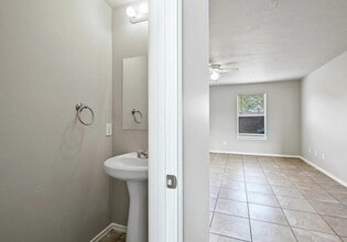 Building Photo - 9730 Clifton Park Dr