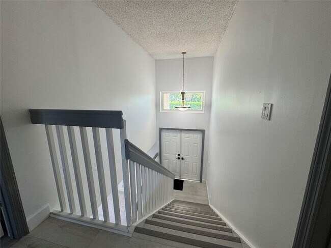 Building Photo - 7481 Santa Monica Dr