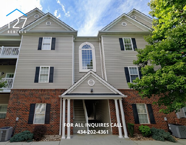 Building Photo - 3-Bedroom, 2-Bath with Pool Access, Private Patio & Walkable Dining!