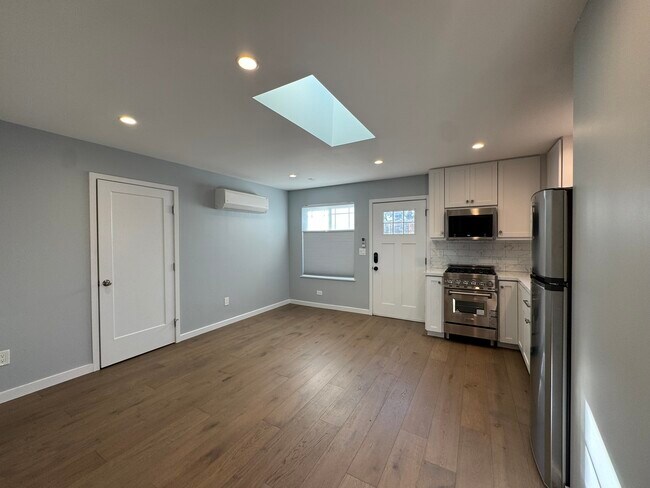 Building Photo - 1500 Solana Dr