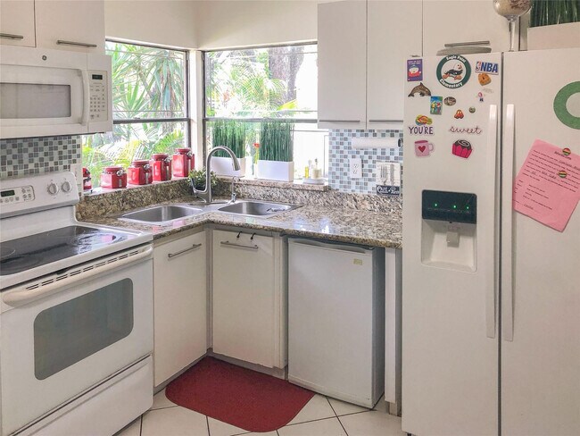 Building Photo - 5614 Hammock Ln