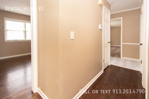 Building Photo - 10047 Lamar-