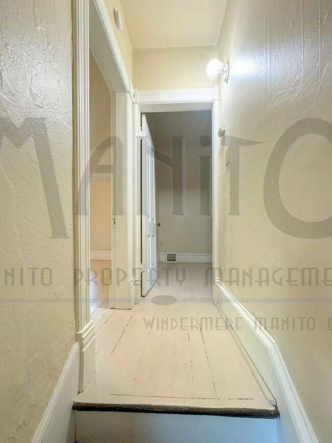 Building Photo - *COMING SOON* Vintage Craftsman In Prime L...