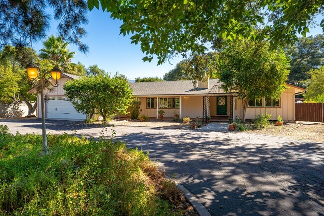 Primary Photo - 190 Fairway Ln