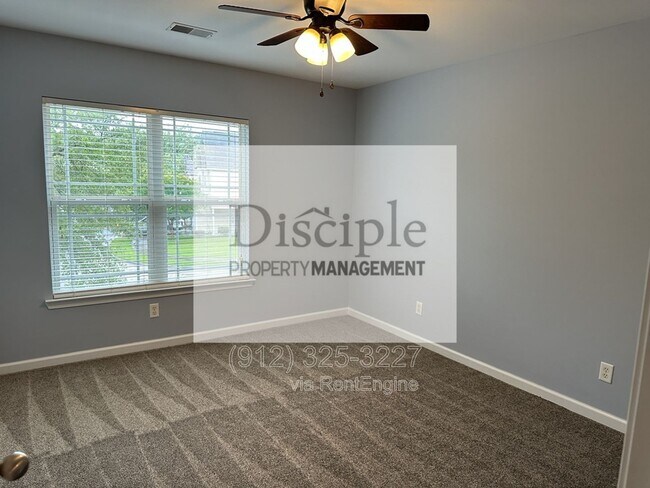 Building Photo - 250 Summer Hill Way