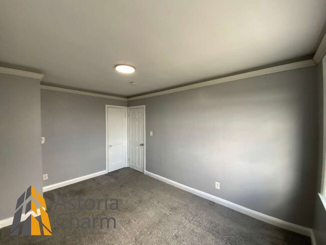 Building Photo - 3 Bedroom Home with Den and Fenced Yard in Quiet Neighborhood