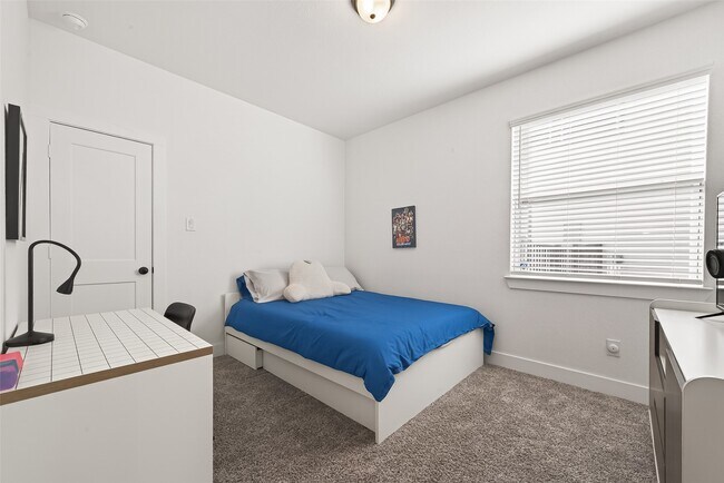 Building Photo - 21163 Medina River Dr