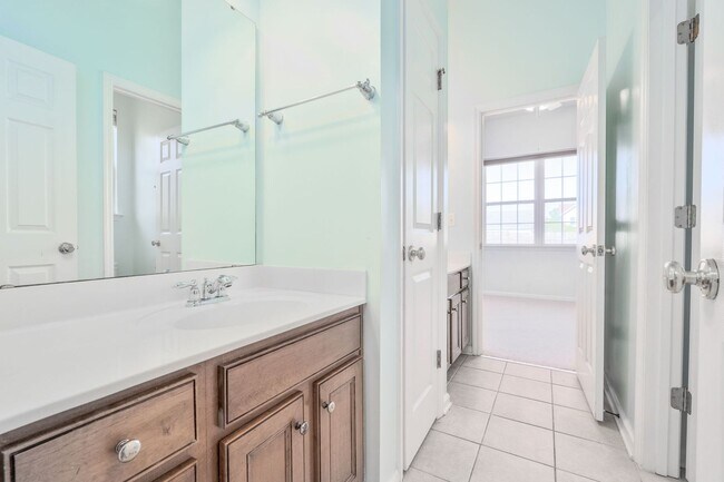 Building Photo - Elegant Two-Story Home in Tanner Plantation!