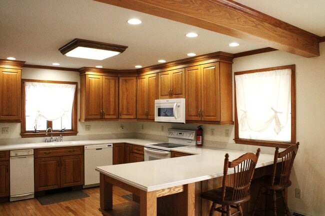 Building Photo - 1878 Riverside Dr