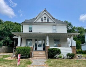 Building Photo - rh420