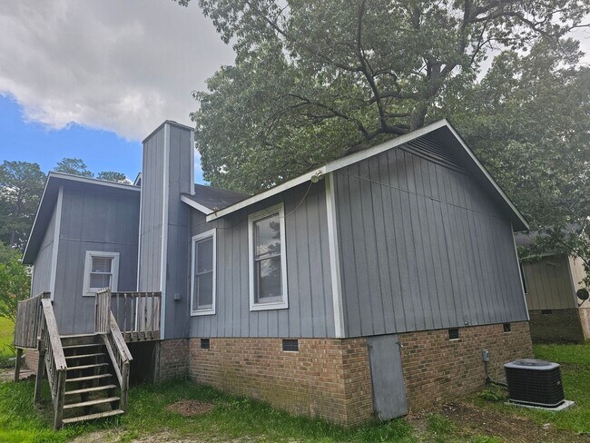 Building Photo - SPECTACULAR 3 Bedroom home!!