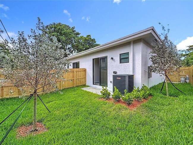 Building Photo - 410 NW 41st St