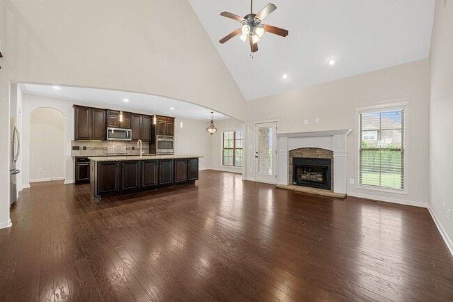 Building Photo - 4 Bedroom Pet Friendly Home For Rent!