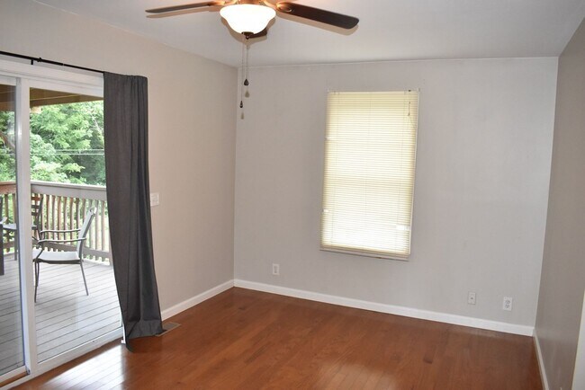 Building Photo - 3 Bed/2 Bath Home in East Nashville, Fenced Yard, Hardwood Floors, Minutes to Shelby Bottoms