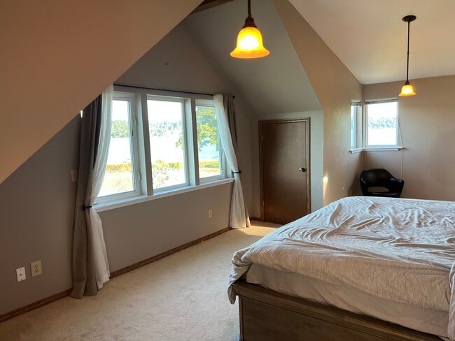 Building Photo - 13603 Goodrich Dr NW