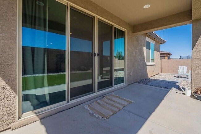 Building Photo - Bright & Stylish 3BR Home in La Estancia |...