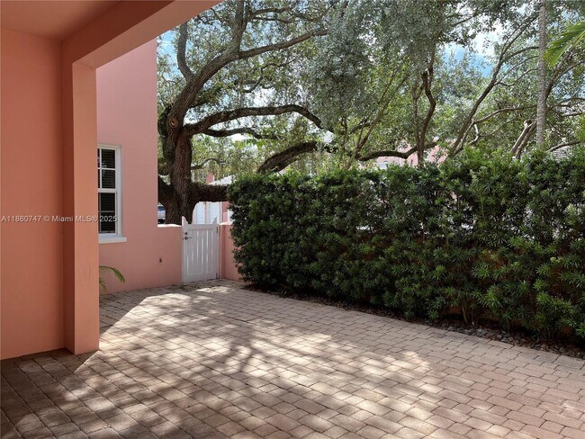 Building Photo - 570 Loretto Ave