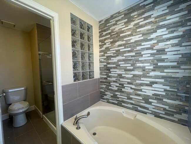 Building Photo - $0 DEPOSIT OPTION. LUXURIOUS 3BED/3.5 BATH...