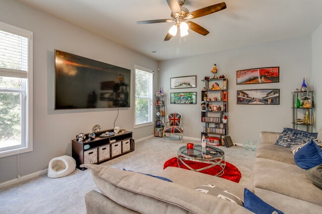 Building Photo - 456 Edenhall Dr