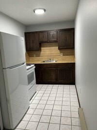 Building Photo - 46 N Cherry St