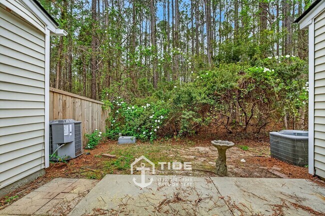 Building Photo - Townhome Living on Daniel Island