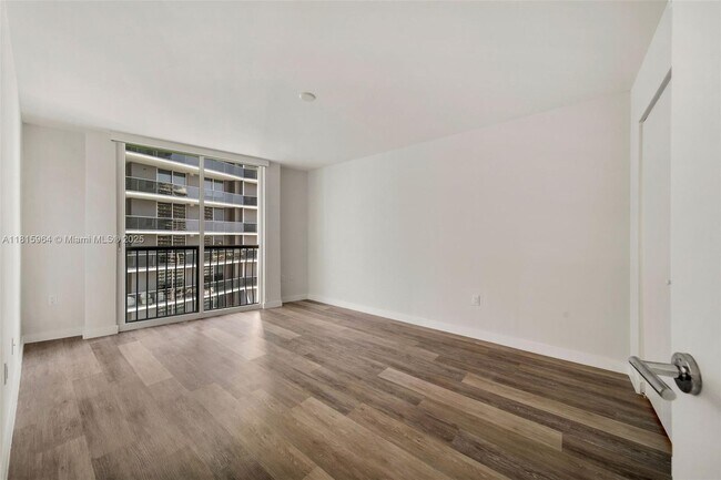 Building Photo - 1756 N Bayshore Dr
