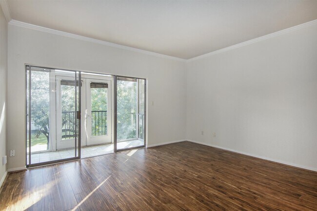 Building Photo - 2400 N Braeswood Blvd