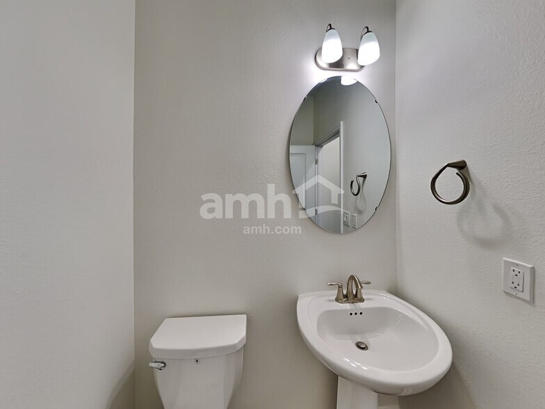 Building Photo - 6107 Little Blf Cir