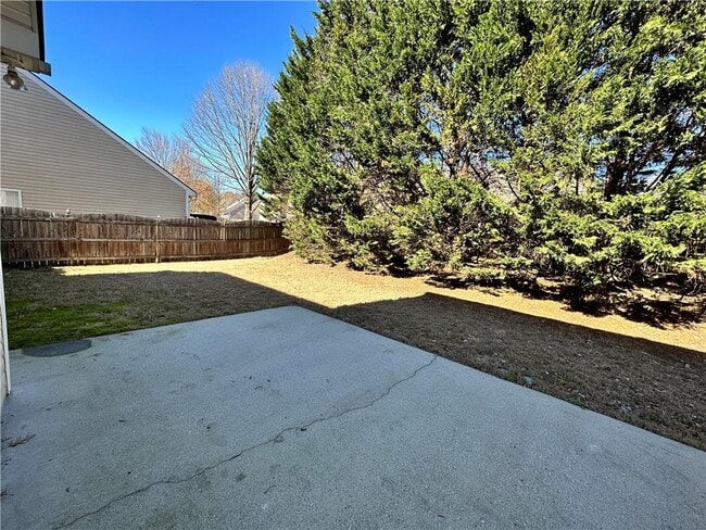 Building Photo - 2403 Walnut Tree Ln