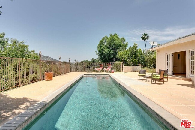 Building Photo - 3401 Alginet Dr