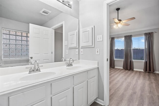 Building Photo - 2210 Melanie Park Dr