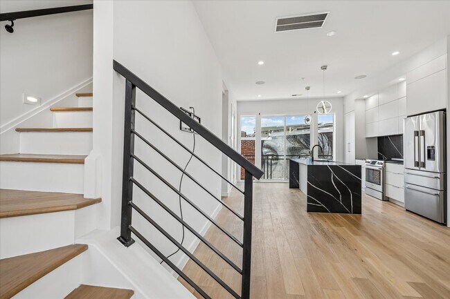 Building Photo - 810 13th St NE