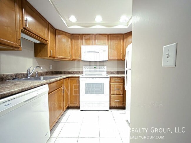 Primary Photo - 530 N Main St