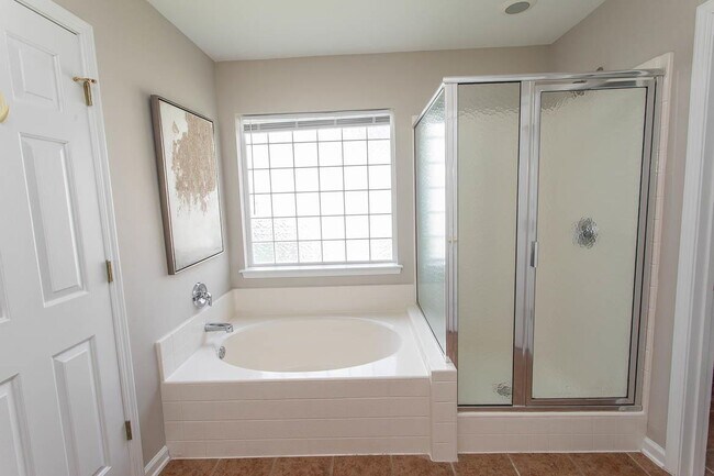 Building Photo - 384 Esher Ct