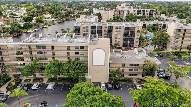 Building Photo - 8 Royal Palm Way