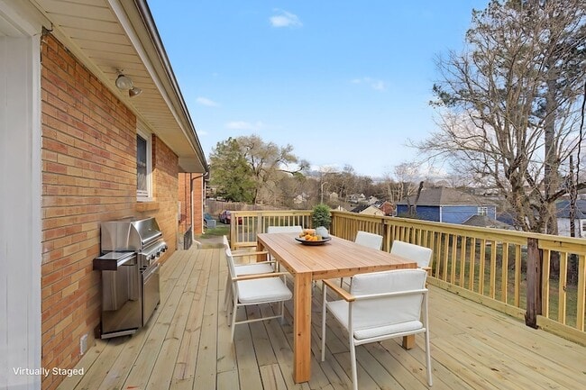 Building Photo - 534 Rosewood Dr