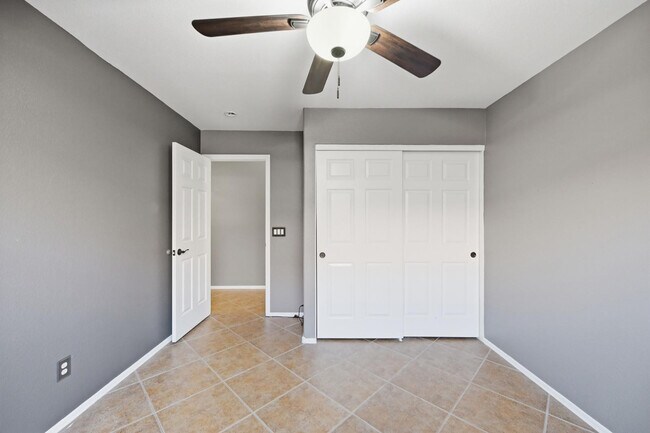 Building Photo - 3165 E Desert Ln