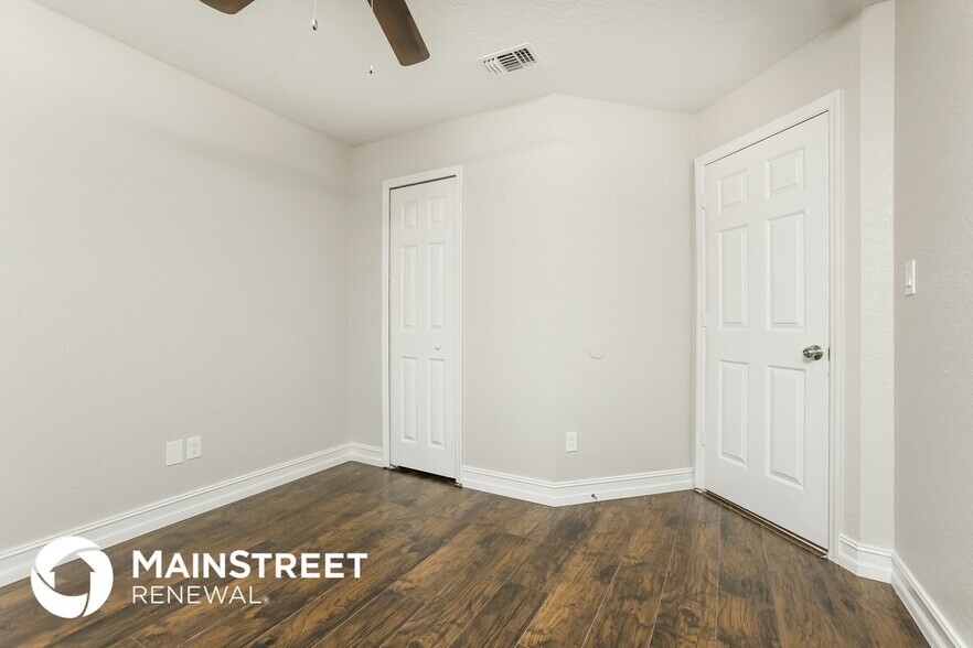 Building Photo - 137 W 20th St