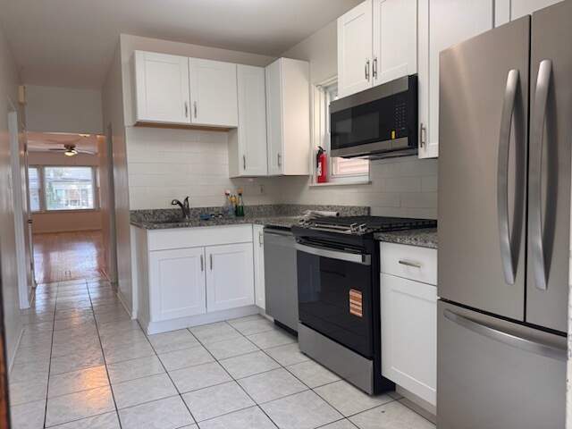 Building Photo - 3834 N Hermitage Ave