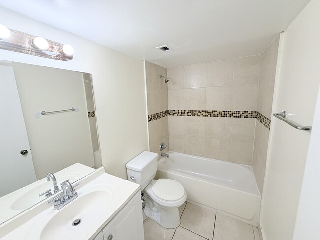 Building Photo - 496 NW 165th St