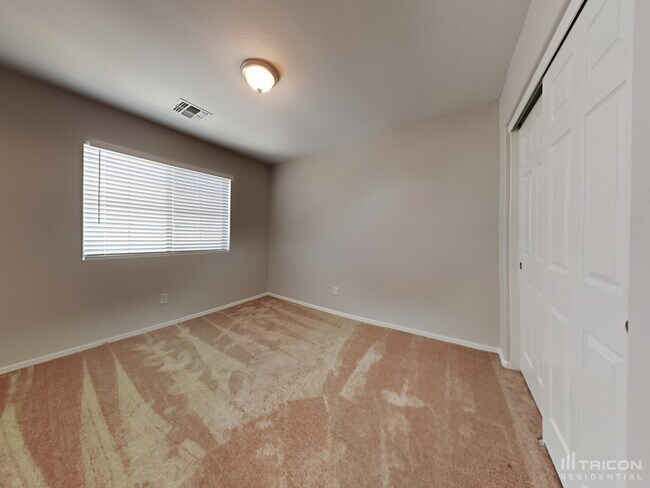 Building Photo - 12927 W Port Royale Ln