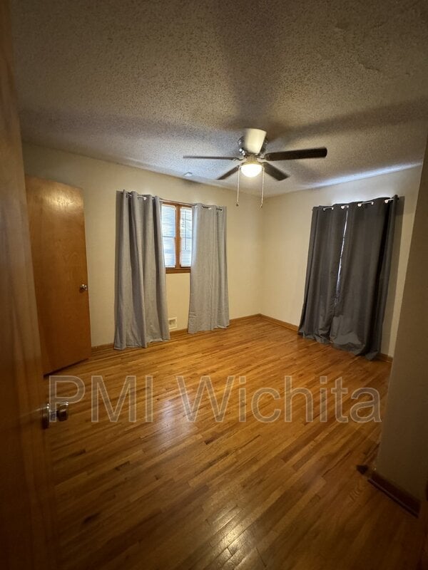 Building Photo - 2322 W 29th St S