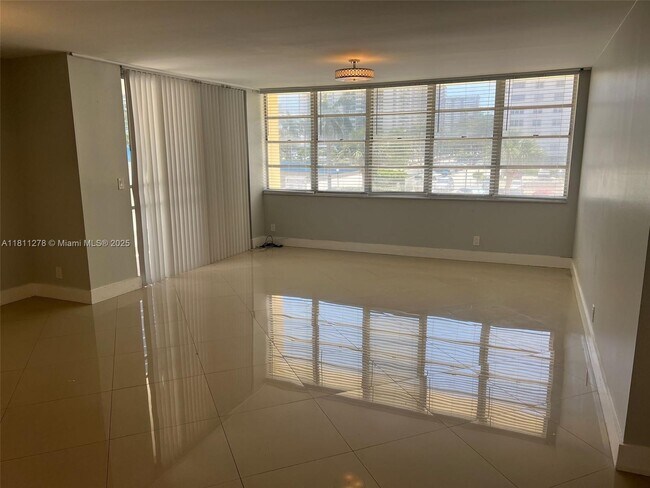 Building Photo - 1825 S Ocean Dr