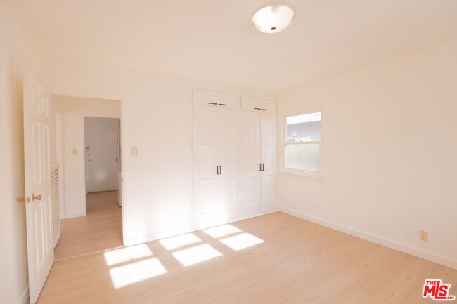 Building Photo - 1944 Cloverfield Blvd