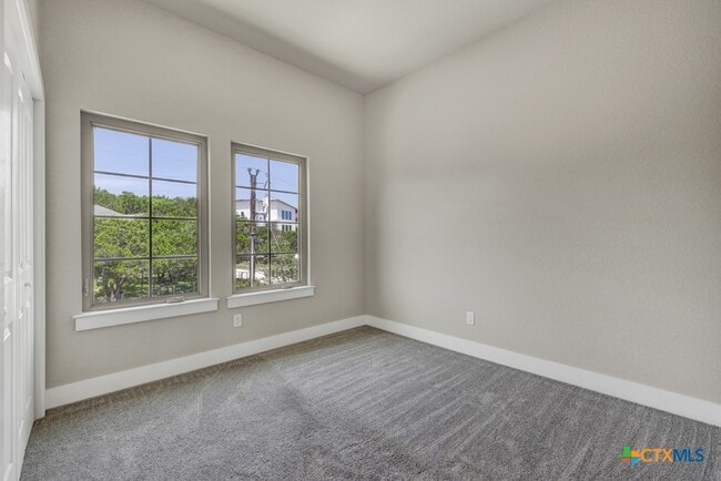 Building Photo - 1216 Canyon Lake Dr