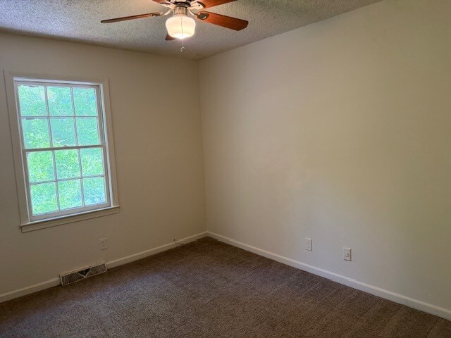 Building Photo - 114 Pine Creek Court Ext