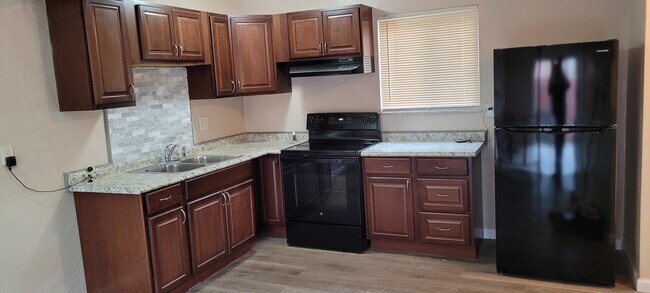 new kitchen with new appliances - 10001 kodiak Dr