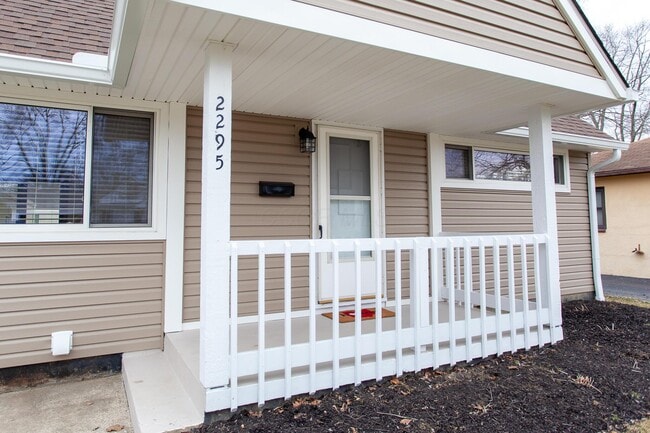 Building Photo - 2295 Shrewsbury Rd
