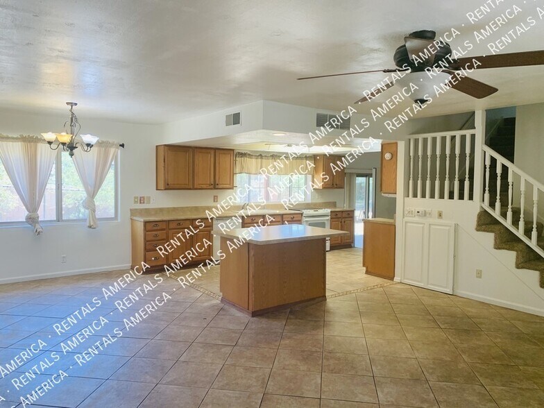 Building Photo - 2723 S Estrella Cir
